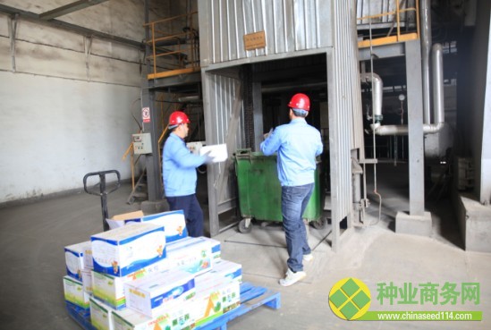 重磅出击 济南市农业局开展假劣农资集中销毁活动