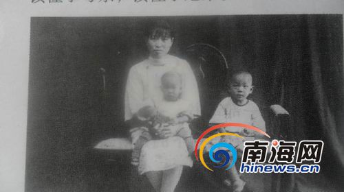 1930年在襁褓中的袁隆平(左一为母亲华静与袁隆平，右一为兄袁隆津)。(南海网记者孙令正翻拍)