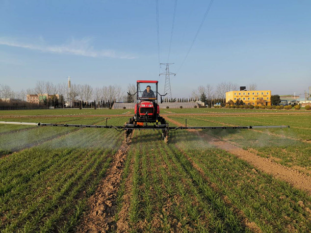 6.机械化学防除小麦试验田杂草_副本.jpg